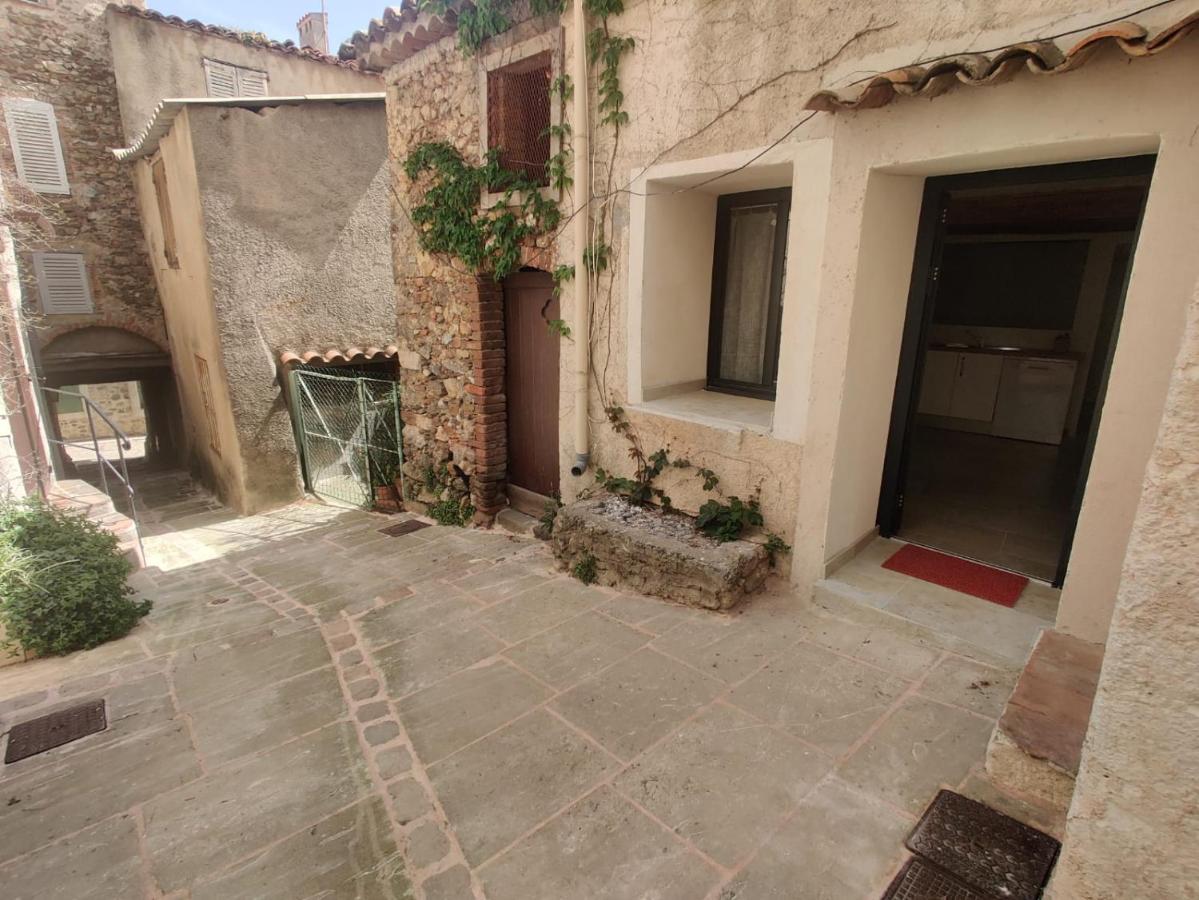 Logement Neuf Centre Du Village Aux Pieds Du Chateau Grimaud Exterior foto
