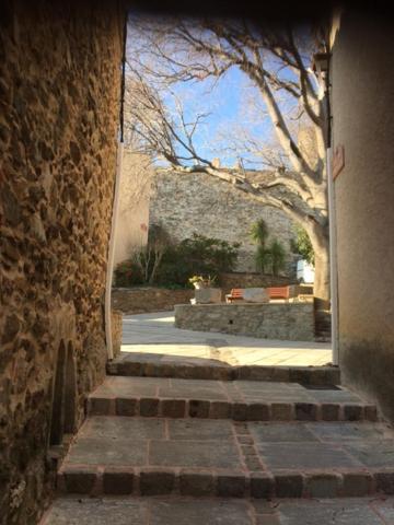 Logement Neuf Centre Du Village Aux Pieds Du Chateau Grimaud Exterior foto