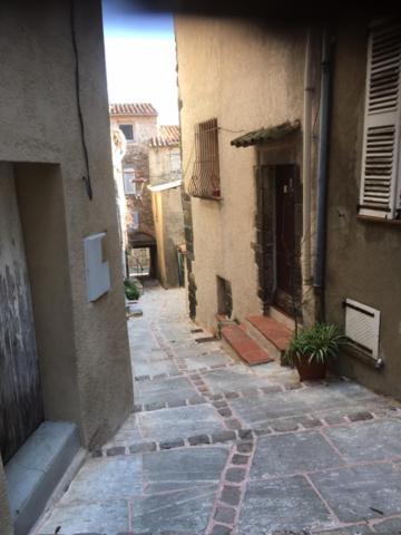 Logement Neuf Centre Du Village Aux Pieds Du Chateau Grimaud Exterior foto